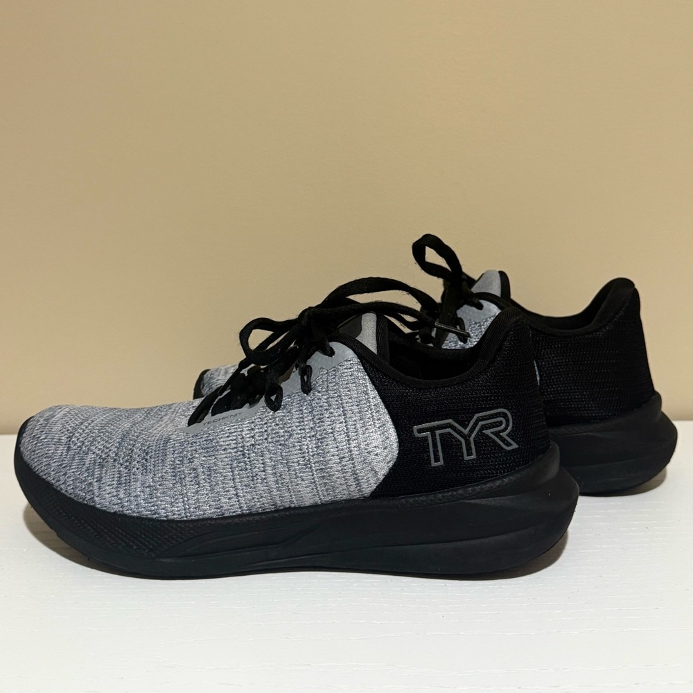 TYR Men's Black and Gray Sneakers